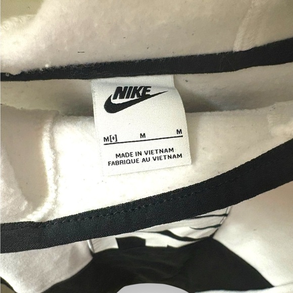 ✨KIDS WHITE SND BLACK NIKE HOODIE✨ - Picture 3 of 4